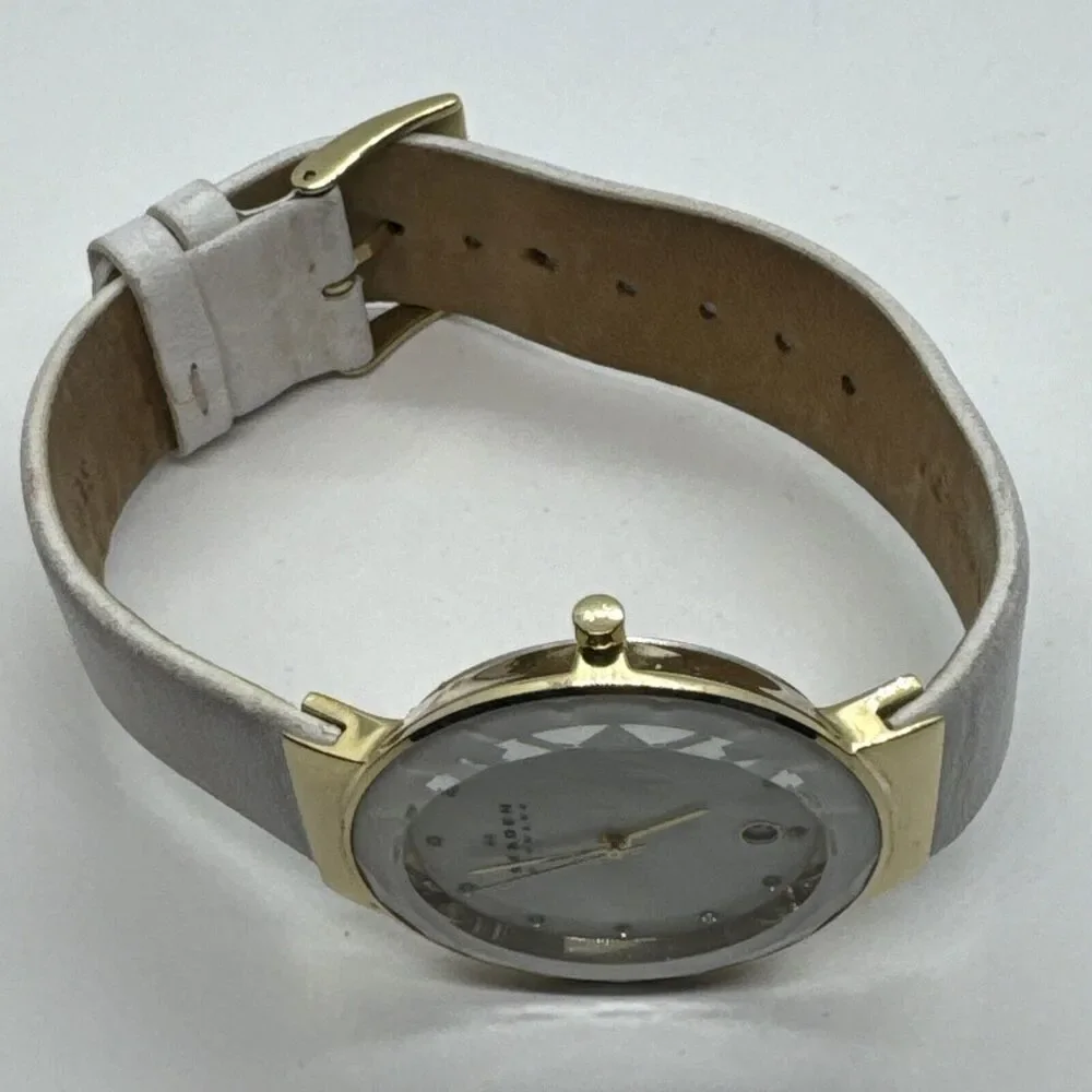 Skagen SKW2033 Women's White Leather Mother of Pearl Dial Quartz Watch JNA550